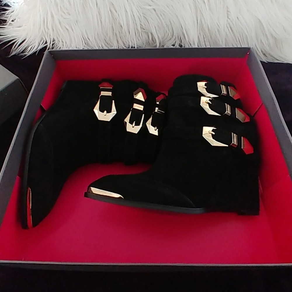 Brand new vince camuto boots size 6